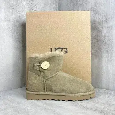 UGG Wooden-Button Short Snow Boots