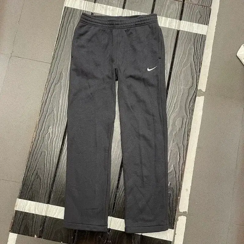 Nike Straight-Leg Sweatpants