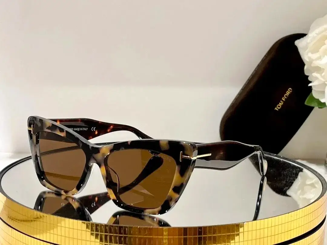 Tom Ford Cat Eye Sunglasses Tortoise