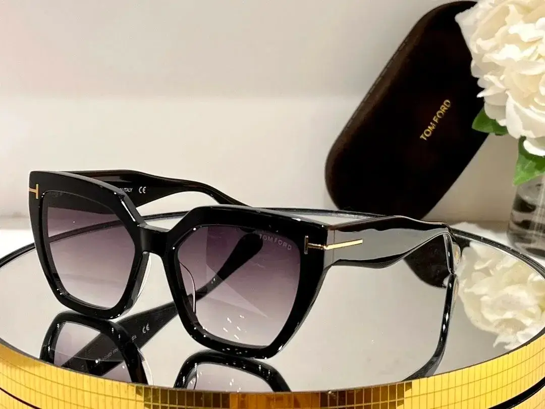 Tom Ford Geometric Sunglasses Black Gradient