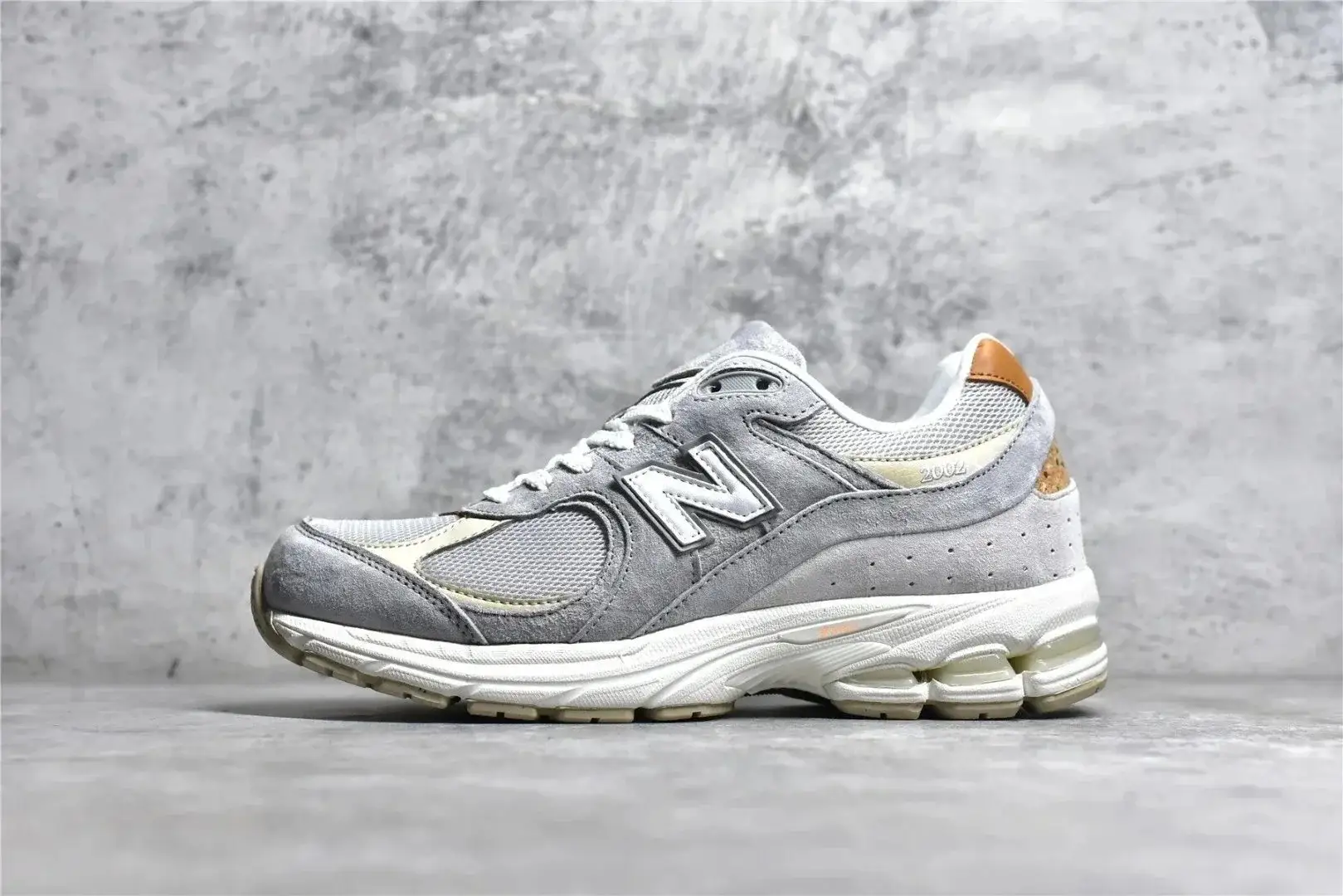 New Balance 2002R Grey Brown Heel