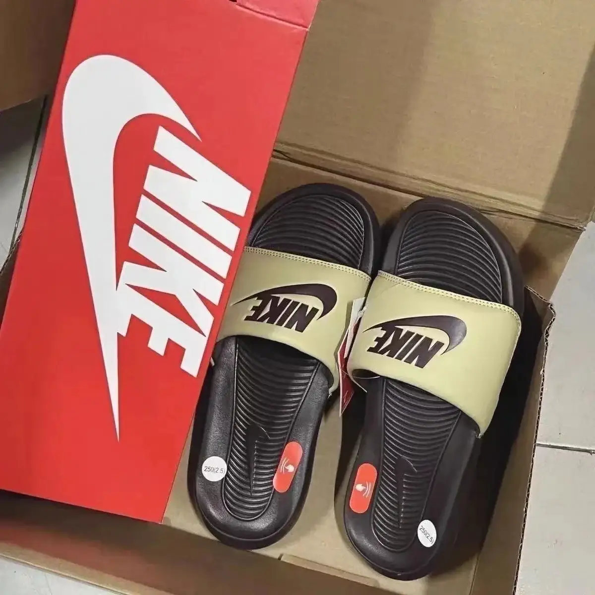 Nike VICTORI ONE Slide Black Green