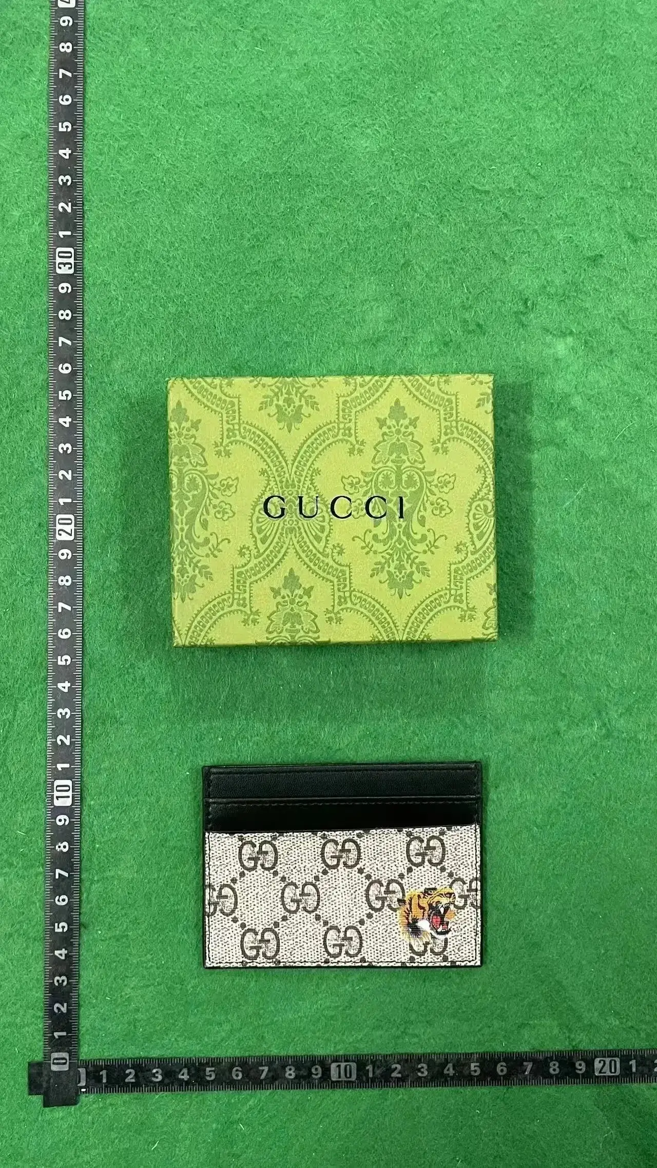 Gucci GG Supreme Tiger Card Holder Beige