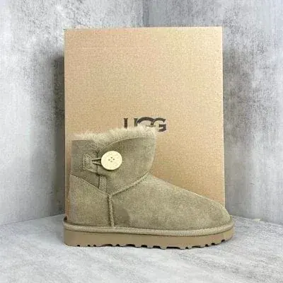 UGG Wooden-Button Short Snow Boots