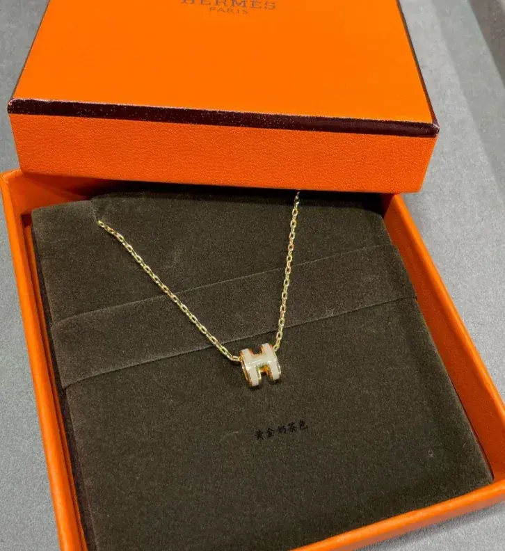 Hermès milk tea white H enamel necklace