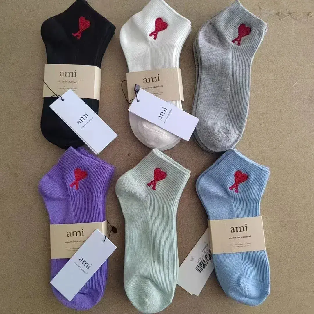 AMI red heart embroidered ankle socks
