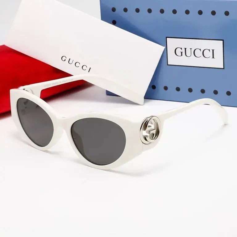 Gucci Cat-Eye Shades
