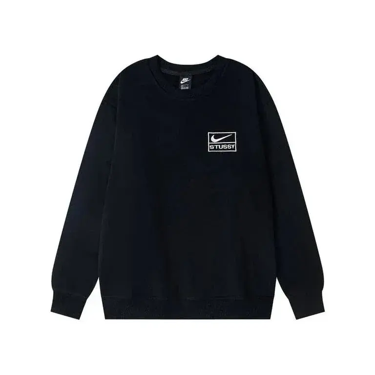 Nike Chest Patch Crewneck Sweatshirt