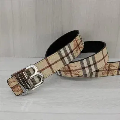 Burberry check belt with B buckle