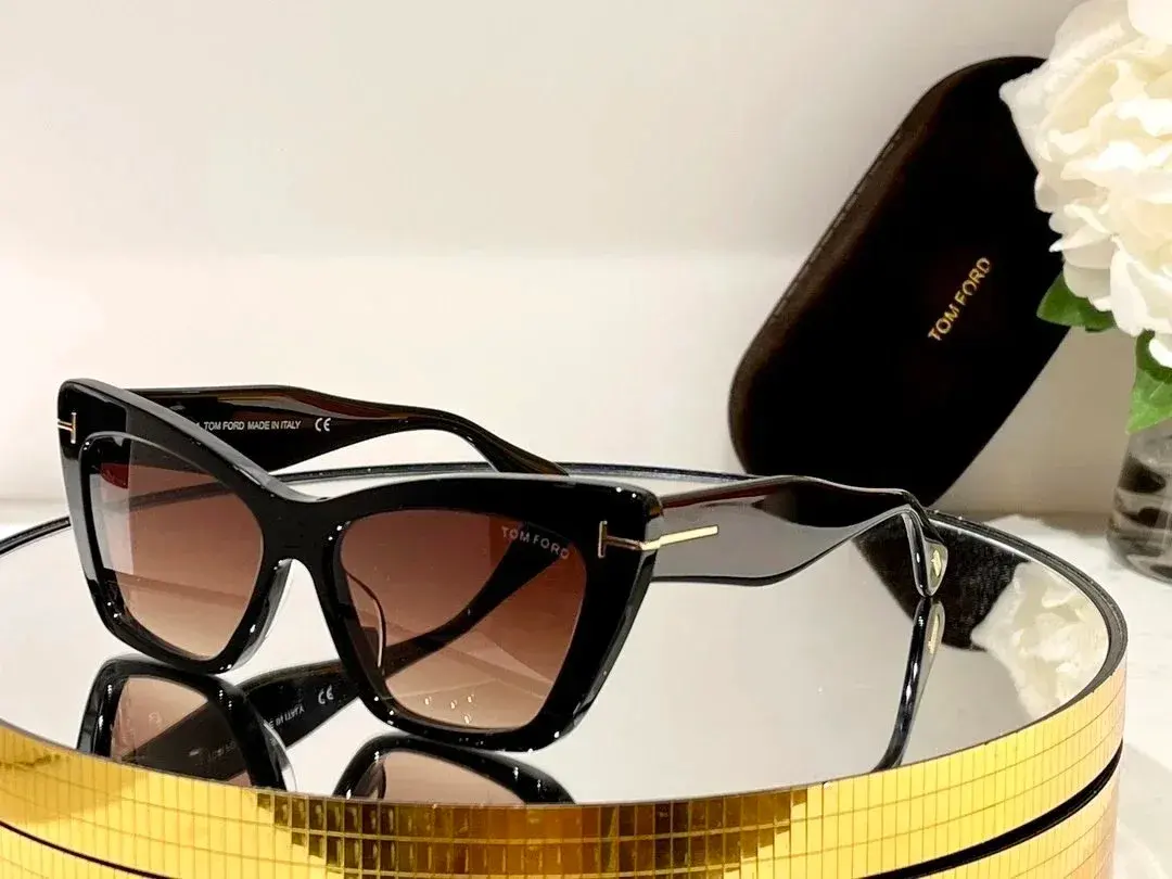 Tom Ford Cat Eye Sunglasses Black