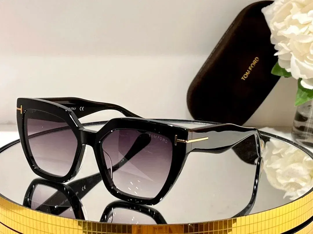 Tom Ford Geometric Sunglasses Black Gradient