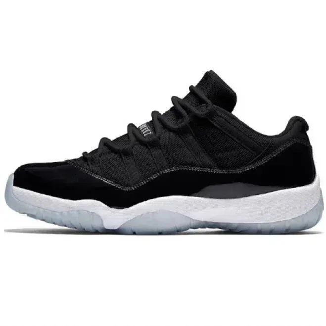 Air Jordan 11 Retro Low Concord