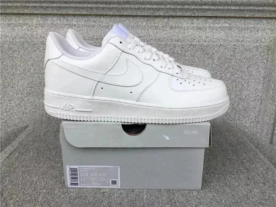 Nike Air Force 1 07 Triple White