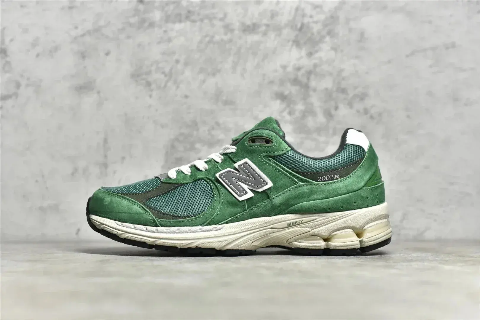 New Balance 2002R Vintage Green