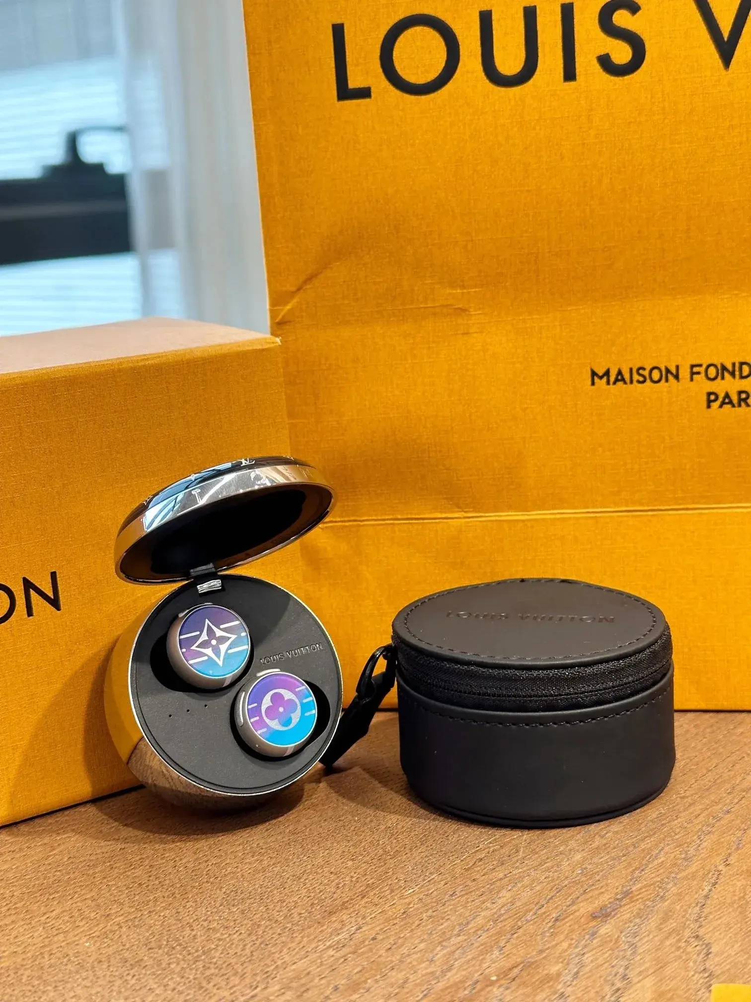 Louis Vuitton Horizon Wireless Earphones Rainbow Monogram