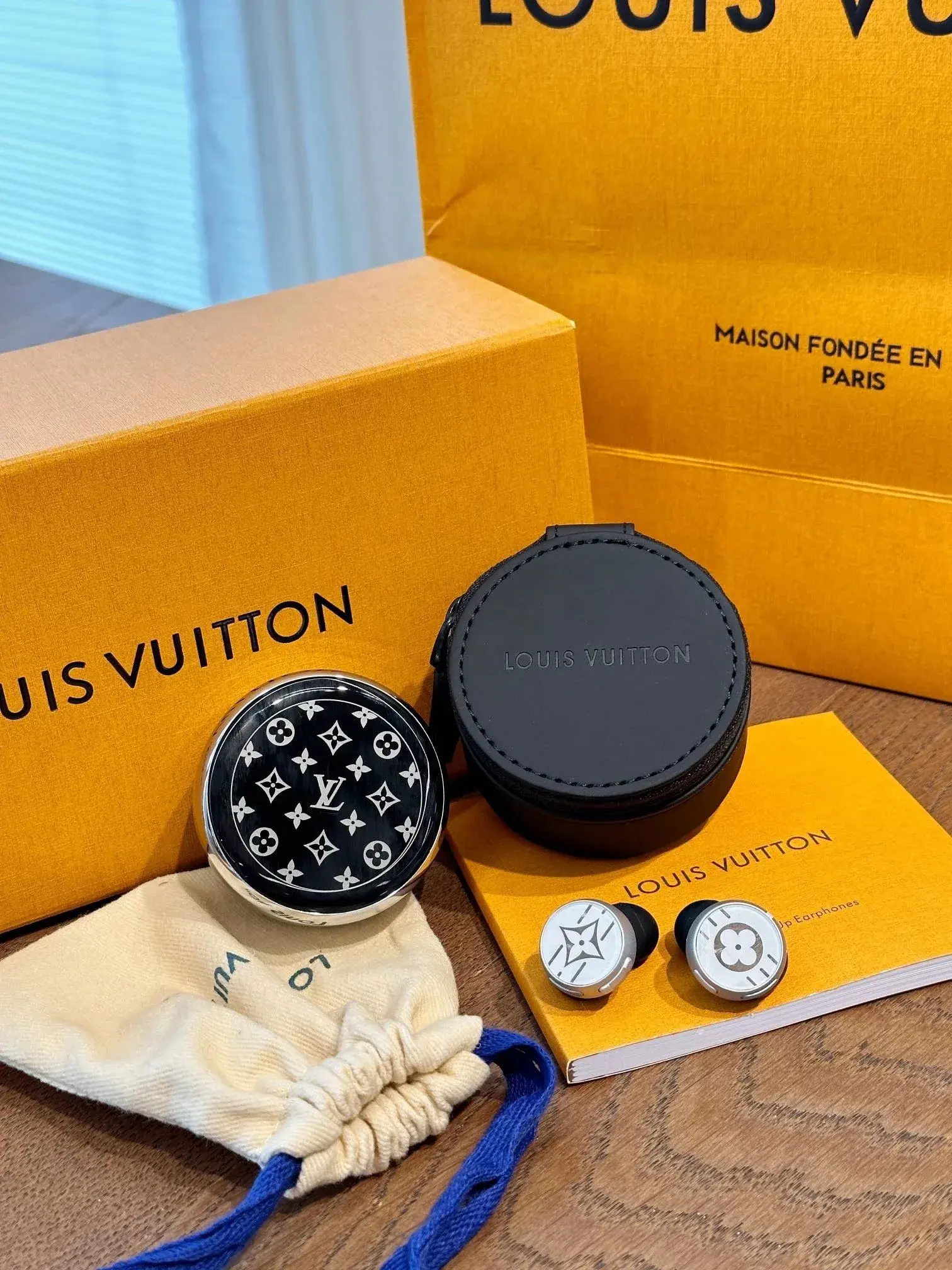 Louis Vuitton Horizon Wireless Earphones White Monogram