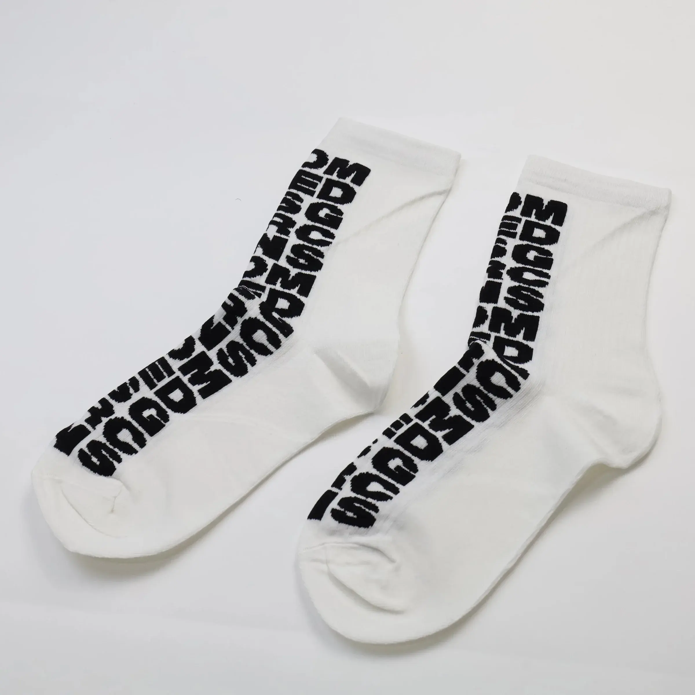 Comme des Garçons Vertical Logo Socks White