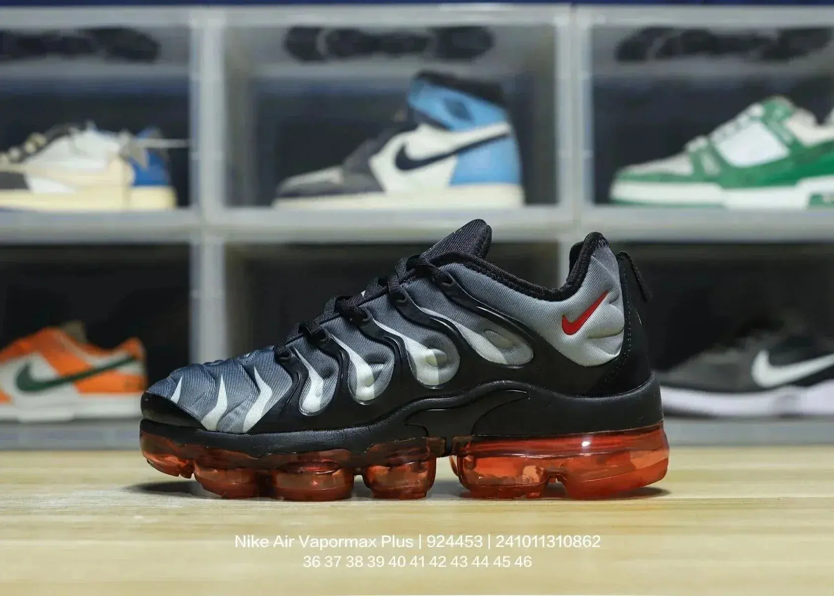 Nike Air VaporMax Plus Wolf Grey Crimson