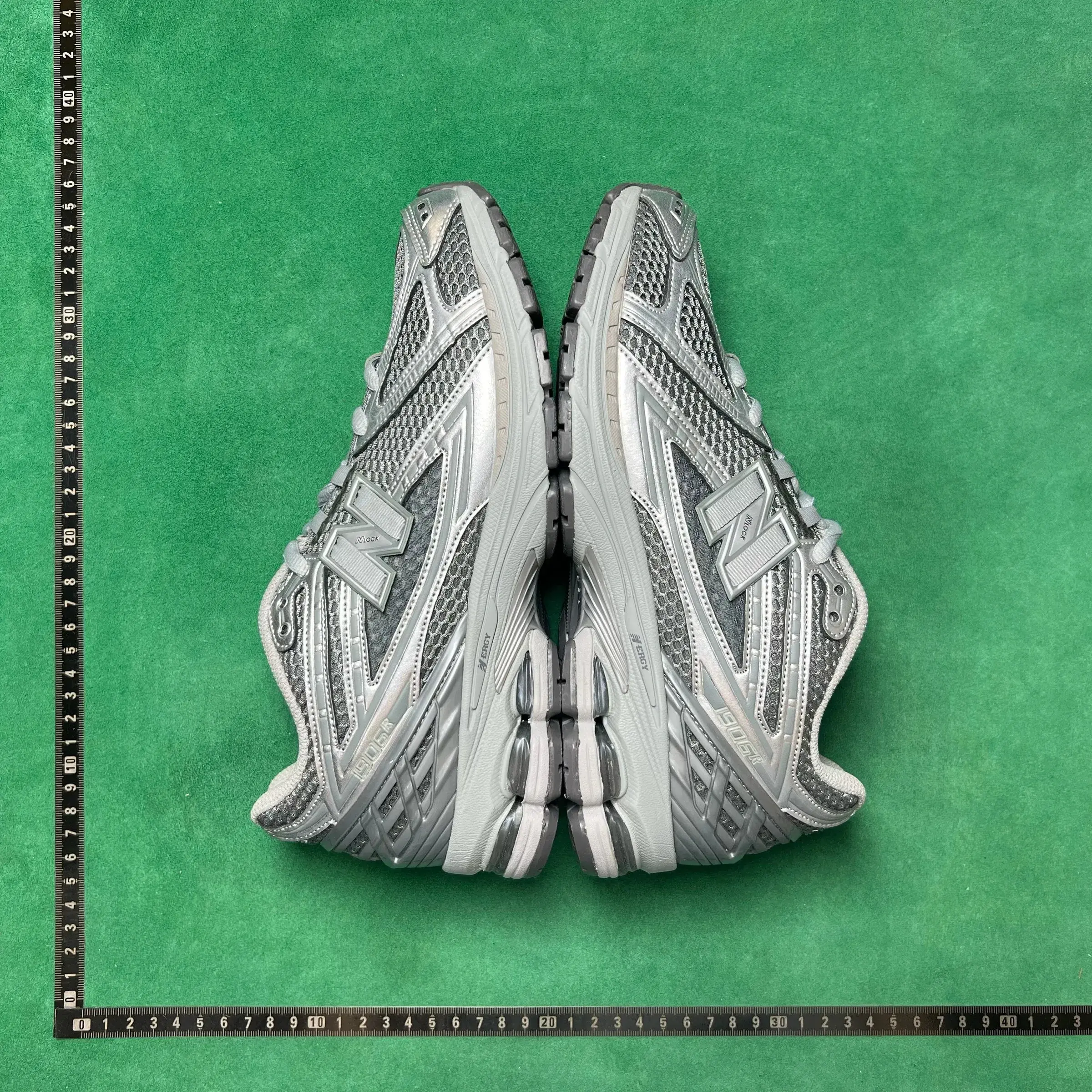 New Balance 1906R Sneakers