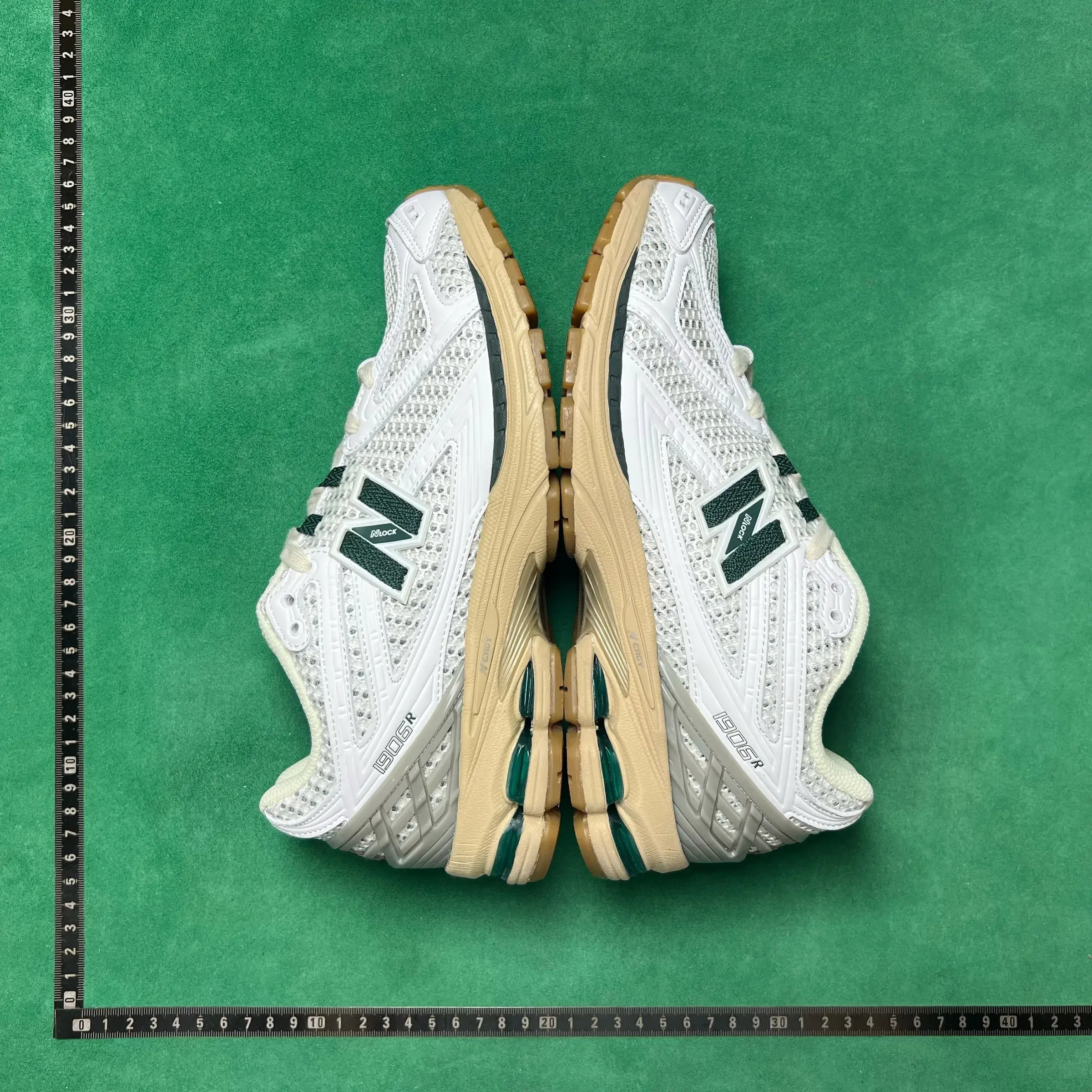 New Balance 1906R Sneakers