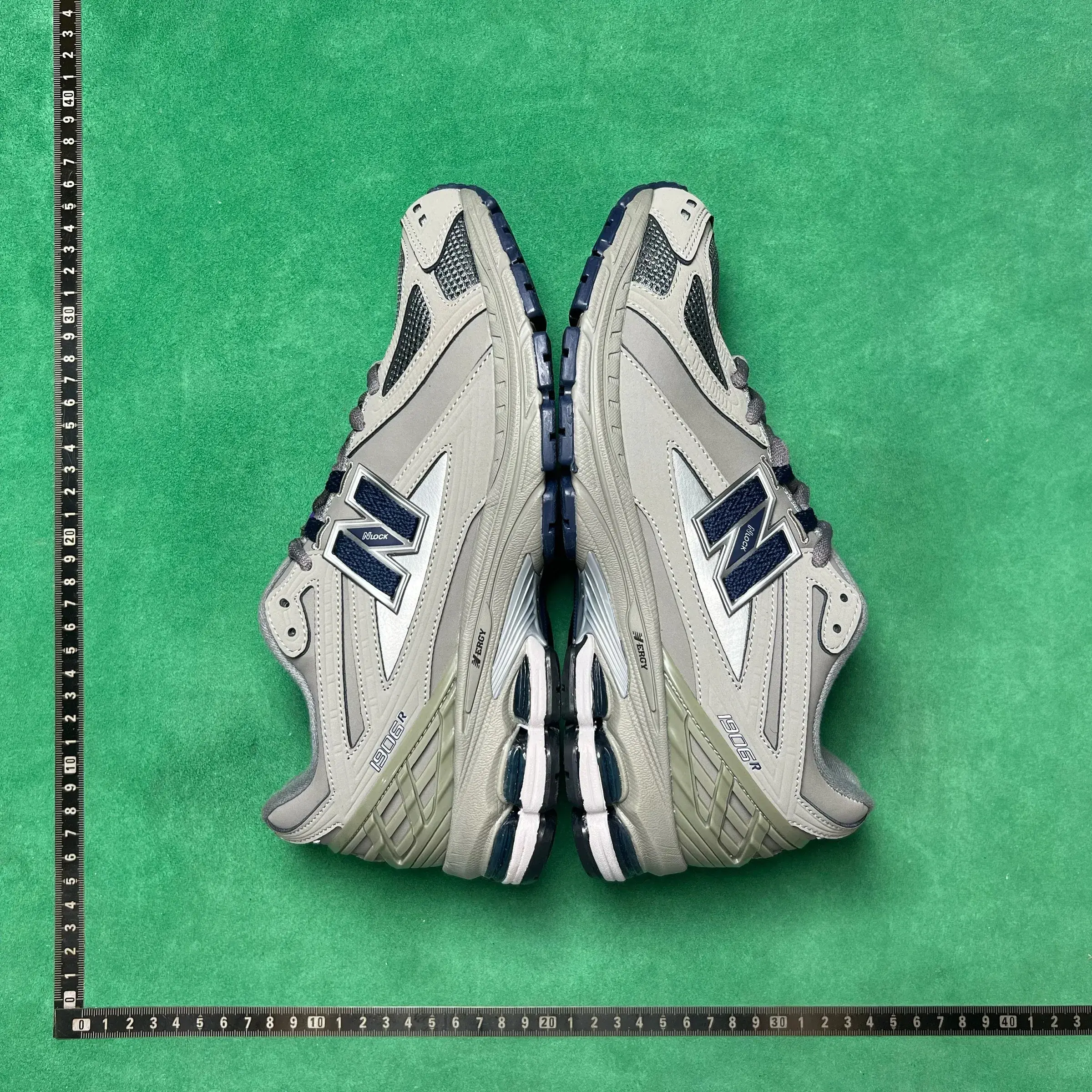 New Balance 1906R Sneakers