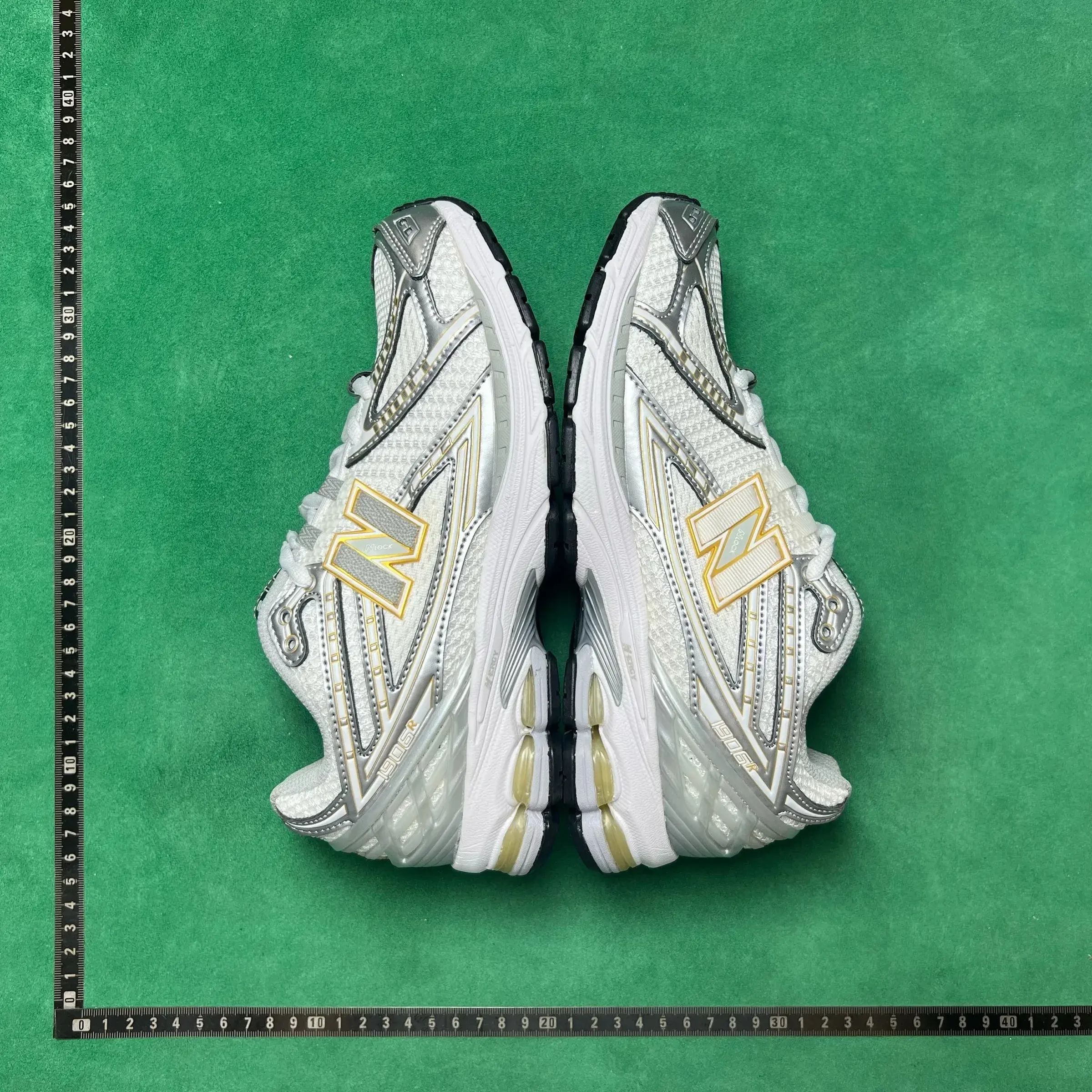 New Balance 1906R Sneakers