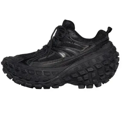 Thick-soled all-black tires
