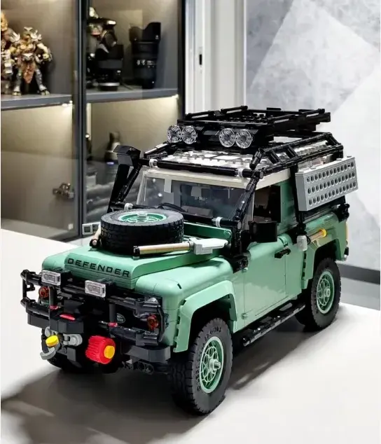 LEGO Icons Land Rover Classic Defender 90 Green