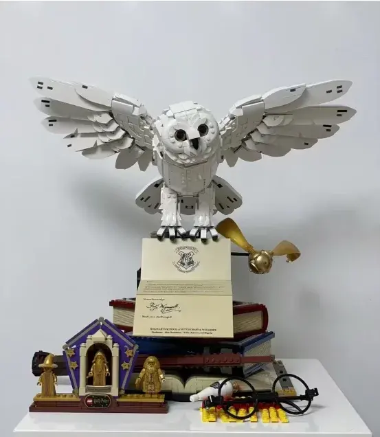 LEGO Harry Potter Hogwarts Icons Collectors' Edition White