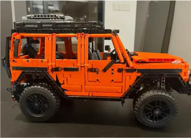 LEGO Technic Mercedes-Benz G 500 Orange