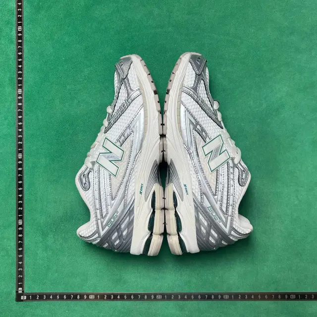 New Balance 1906R Sneakers