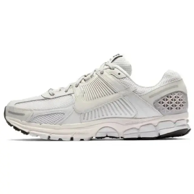 Nike Zoom Vomero 5 White