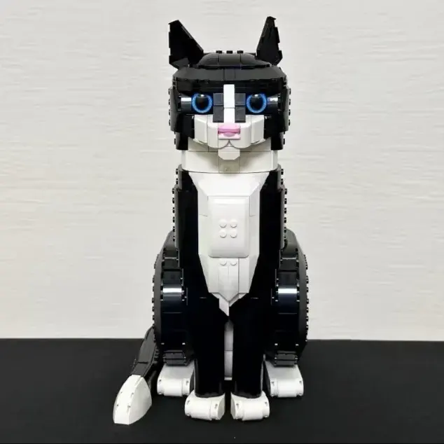 LEGO Ideas Tuxedo Cat Black and White