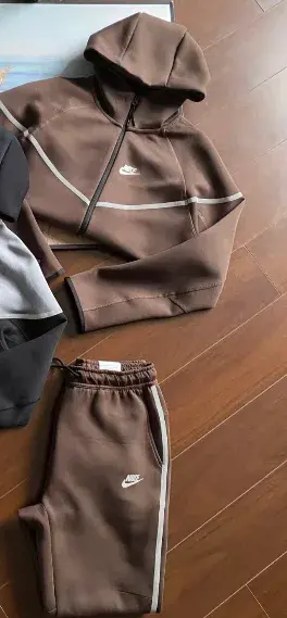 Nike Sportswear Tech Fleece Cropped Tracksuit Brown
