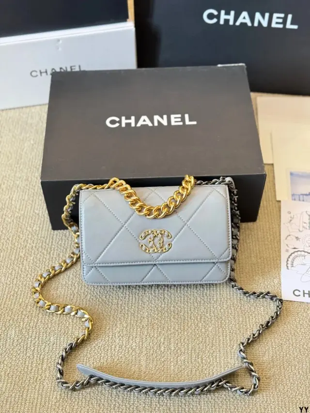 Chanel 19 Wallet on Chain Grey