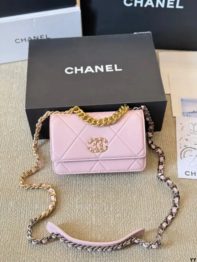 Chanel 19 Wallet on Chain Light Pink