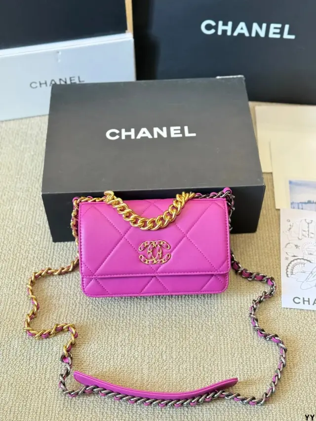 Chanel 19 Wallet on Chain Fuchsia Pink