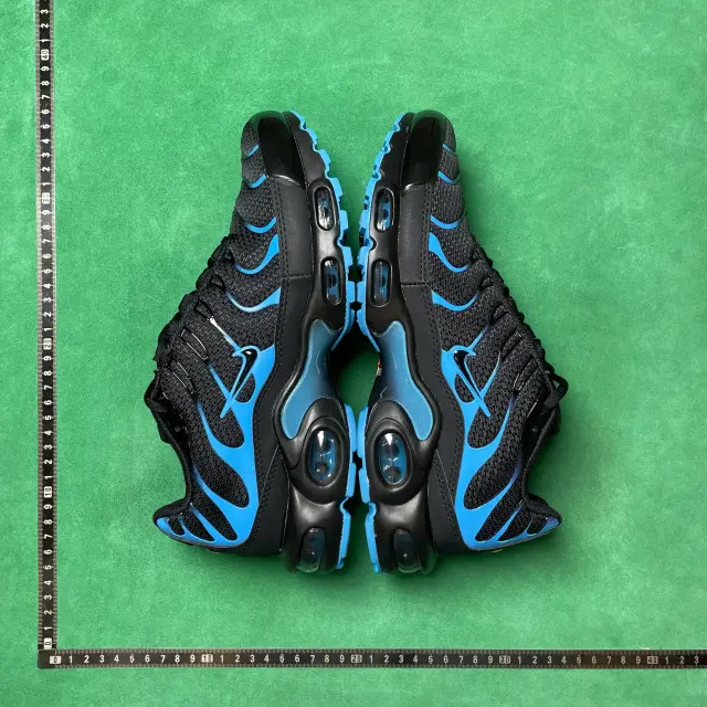 No. 9 Black and Blue DM0032 005