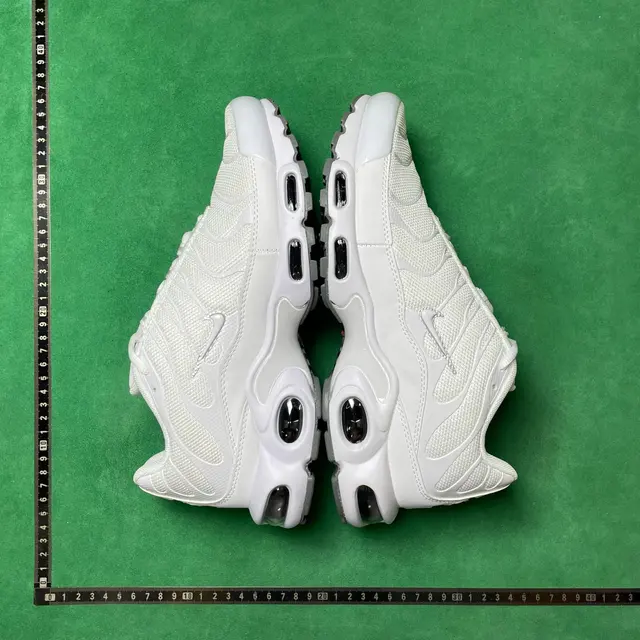 No. 11 white 604133 139