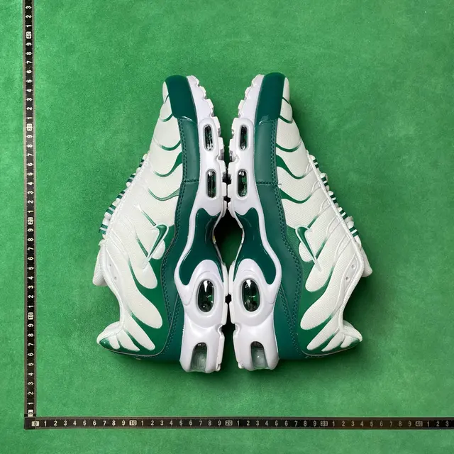 No. 15 White-Green CV2392 101
