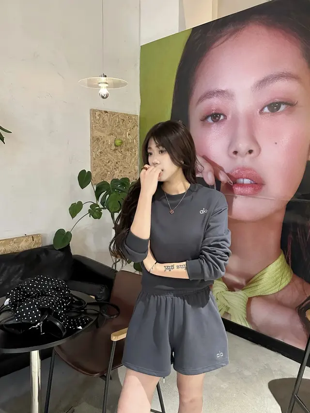 Alo Yoga Sweatshirts And Shorts