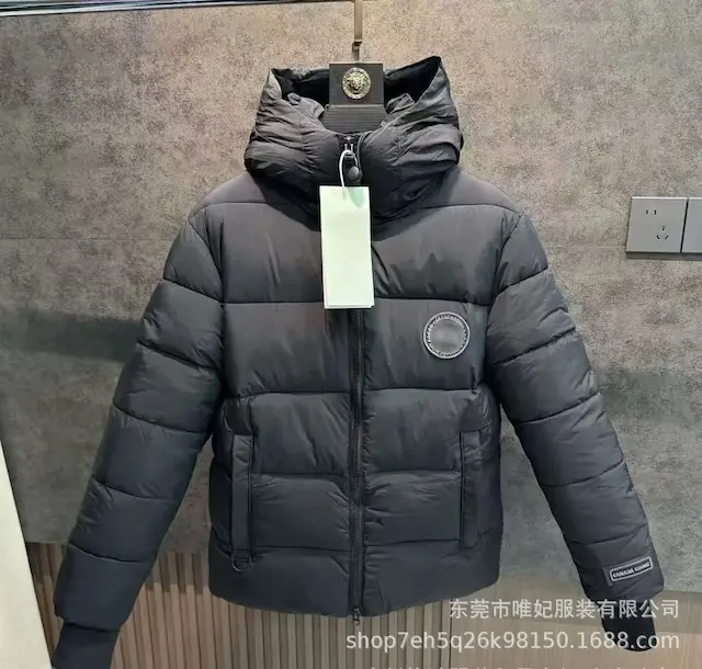 Ouyang Nana’s second-generation black cotton-padded coat